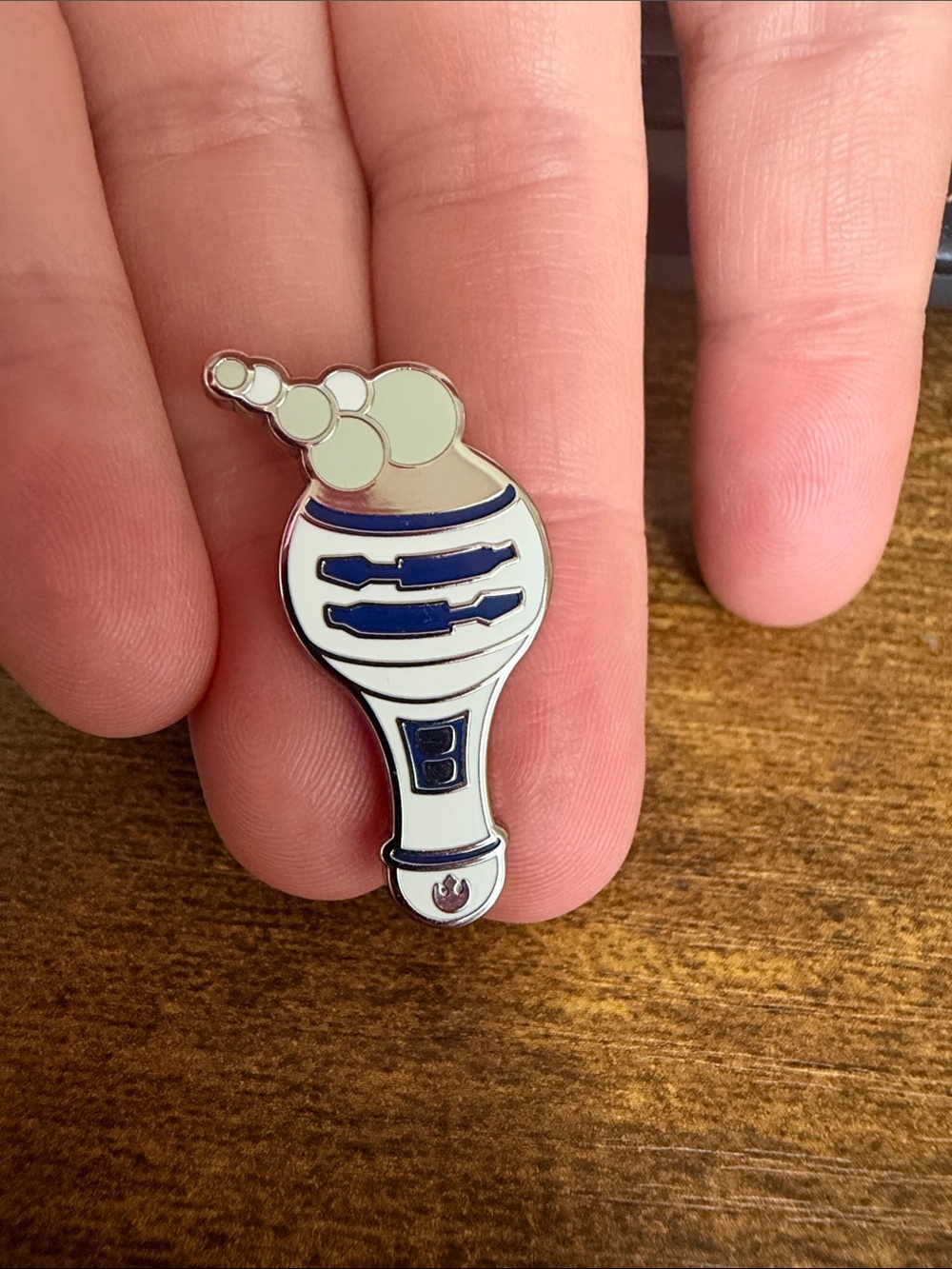 Walt Disney World hidden Mickey pins 2025 Wave B : R2-D2 Bubble Wand